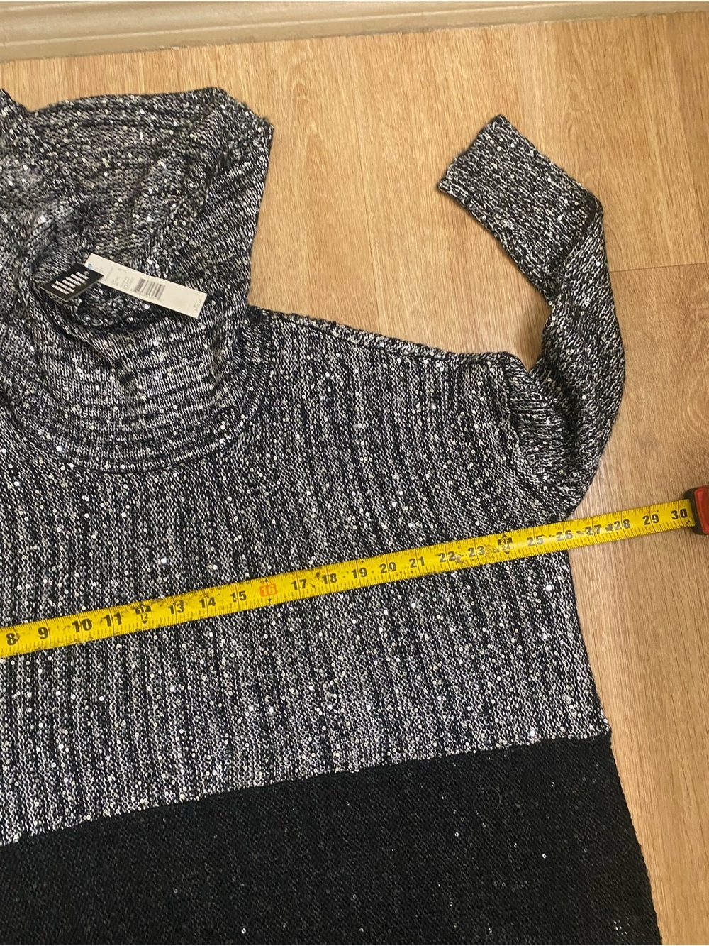 ANTONIO MELANI Two-Tone Speckled Cowl Neck Sweater in Gray & Black - Picture 4 of 5